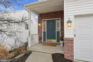 1530 Crest Park Ct, Bethlehem, PA 18015 - Photo 3