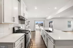 1079 Woodmont Ln, Catasaqua, PA 18032 - Photo 9