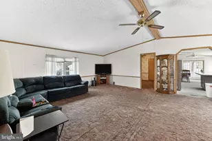 182 Greenbriar Dr S, Bath, PA 18014 - Photo 3