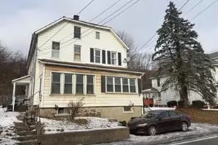 845 W Pennsylvania Ave, Pen Argyl, PA 18072 - Photo 1