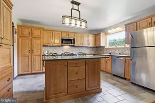 1011 Johnston Dr, Bethlehem, PA 18017 - Photo 9
