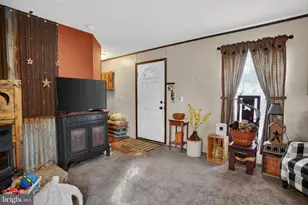 39 Country Club Rd W, Allen Township, PA 18067 - Photo 3