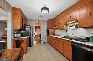 2055 Johnston Dr, Bethlehem, PA 18017 - Photo 5