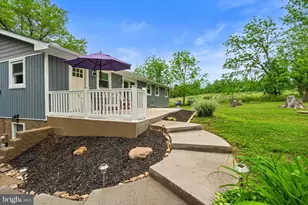 1040 Riverview Dr, Walnutport, PA 18088 - Photo 5
