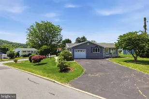 945 Williams Ave, Walnutport, PA 18088 - Photo 3