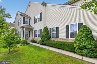 142 Willow Dr, Easton, PA 18045 - Photo 1