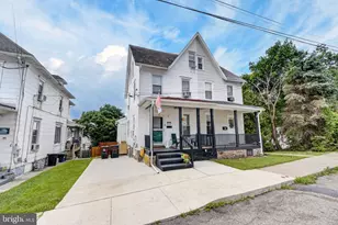 414 W Mountain Ave, Pen Argyl, PA 18072 - Photo 1