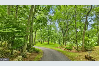 1657 Linden Oaks Lane, Bethlehem, PA 18015 - Photo 3