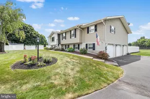 541 Mountain View Rd, Nazareth, PA 18064 - Photo 3