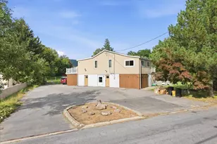 136 E West St, Wind Gap, PA 18091 - Photo 3