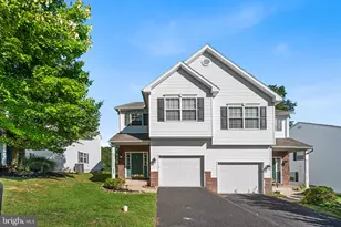 1537 Crest Park Ct, Bethlehem, PA 18015 - Photo 1