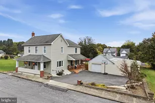 1482 N Pine St, Pen Argyl, PA 18072 - Photo 1