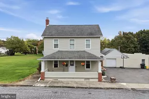 1482 N Pine St, Pen Argyl, PA 18072 - Photo 3
