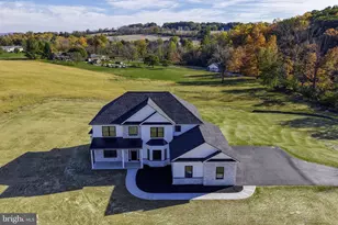 2805 Whitetail Deer Dr, Bath, PA 18014 - Photo 1