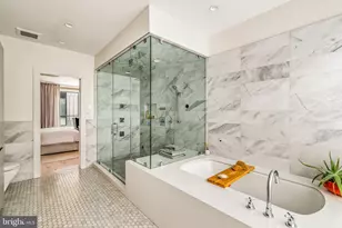 249 S 24th St, Philadelphia, PA 19103 - Photo 17