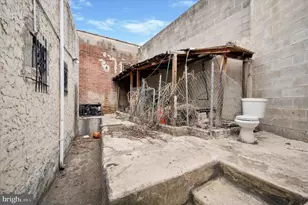 2205 Island Rd, Philadelphia, PA 19142 - Photo 15