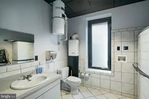 2337 S 13th St, Philadelphia, PA 19148 - Photo 19