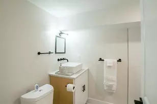 2001 S Norwood St, Philadelphia, PA 19145 - Photo 15