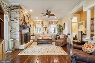 375 Green Ln, Philadelphia, PA 19128 - Photo 3