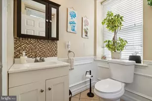 375 Green Ln, Philadelphia, PA 19128 - Photo 13