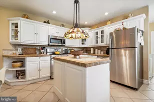 375 Green Ln, Philadelphia, PA 19128 - Photo 11