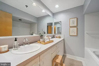 7 N Christopher Columbus Boulevard #130, Philadelphia, PA 19106 - Photo 21