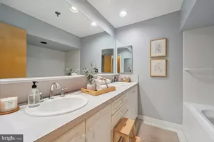 7 N Christopher Columbus Blvd, Philadelphia, PA 19106 - Photo 21