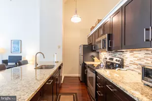 242941 Locust St, Philadelphia, PA 19103 - Photo 7