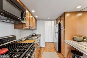 1326 Spruce St, Philadelphia, PA 19107 - Photo 9