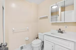 914 Spruce St, Philadelphia, PA 19107 - Photo 17