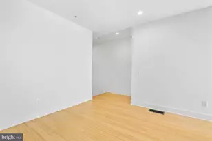 2103 E Susquehanna Ave, Philadelphia, PA 19125 - Photo 9