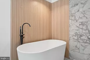 2321 Mountain St, Philadelphia, PA 19145 - Photo 25