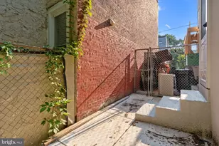 3949 Brown St, Philadelphia, PA 19104 - Photo 17