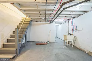 381 E Cliveden St, Philadelphia, PA 19119 - Photo 27