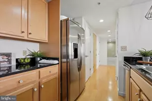 1034 Spruce St, Philadelphia, PA 19107 - Photo 9