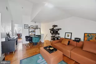 1021 Clinton St, Philadelphia, PA 19107 - Photo 5