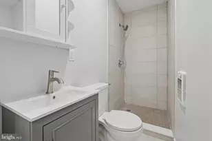 251 S 44th St, Philadelphia, PA 19104 - Photo 11