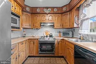 2755 Rhawn St, Philadelphia, PA 19152 - Photo 11