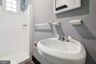 1105 Latimer St, Philadelphia, PA 19107 - Photo 17