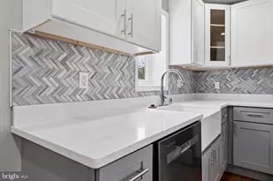 1319 Patrick Henry Pl, Philadelphia, PA 19122 - Photo 7