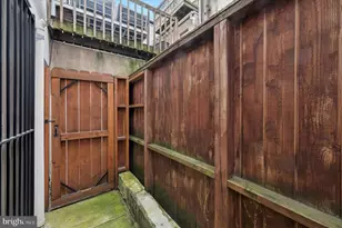 2138 Tryon St, Philadelphia, PA 19146 - Photo 15