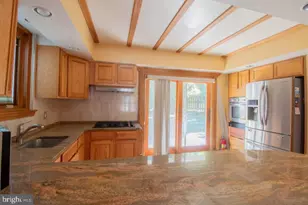 302 Crest Park Rd, Philadelphia, PA 19119 - Photo 11