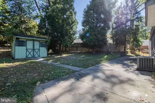 302 Crest Park Rd, Philadelphia, PA 19119 - Photo 19