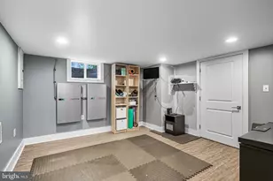 909 Glenroy Rd, Philadelphia, PA 19128 - Photo 9