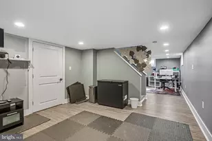 909 Glenroy Rd, Philadelphia, PA 19128 - Photo 13