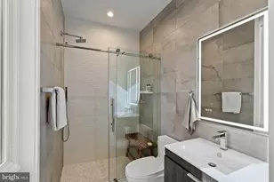 1646 Carlton St, Philadelphia, PA 19103 - Photo 29