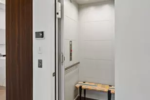 1646 Carlton St, Philadelphia, PA 19103 - Photo 5