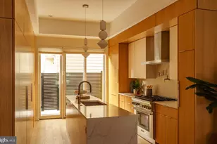 2104 Naudain St, Philadelphia, PA 19146 - Photo 9