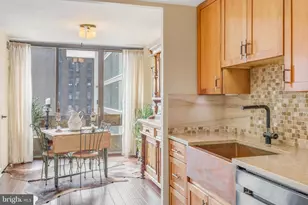 1326 Spruce St, Philadelphia, PA 19107 - Photo 13