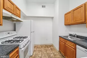 1606 Wallace St, Philadelphia, PA 19130 - Photo 3